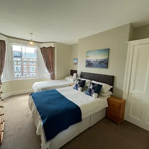 45-the-square-holiday-apartments.yorkshirehotels.net/